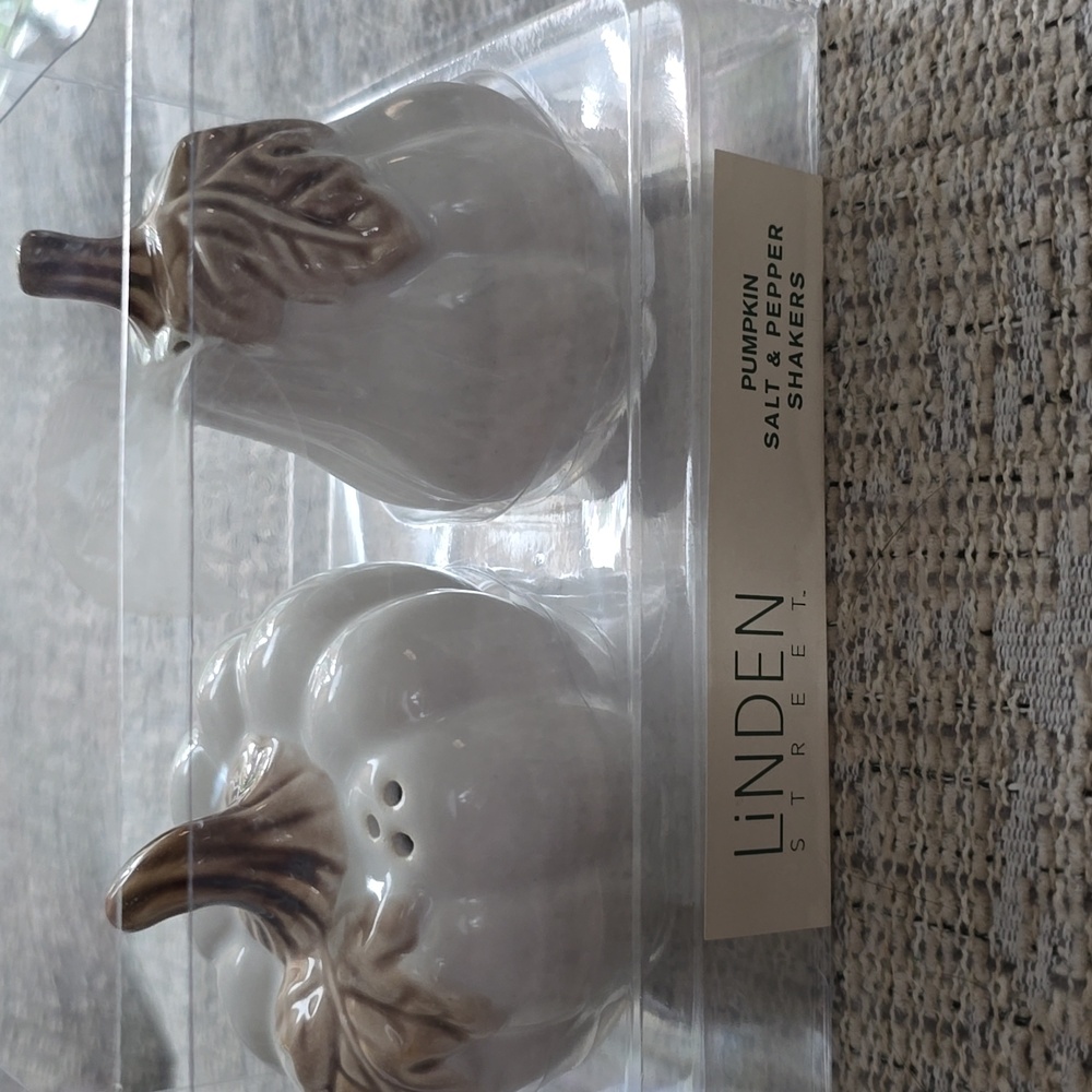 LINDEN STREET BRAND PUMPKIN SALT AND PEPPER SHAKERS
